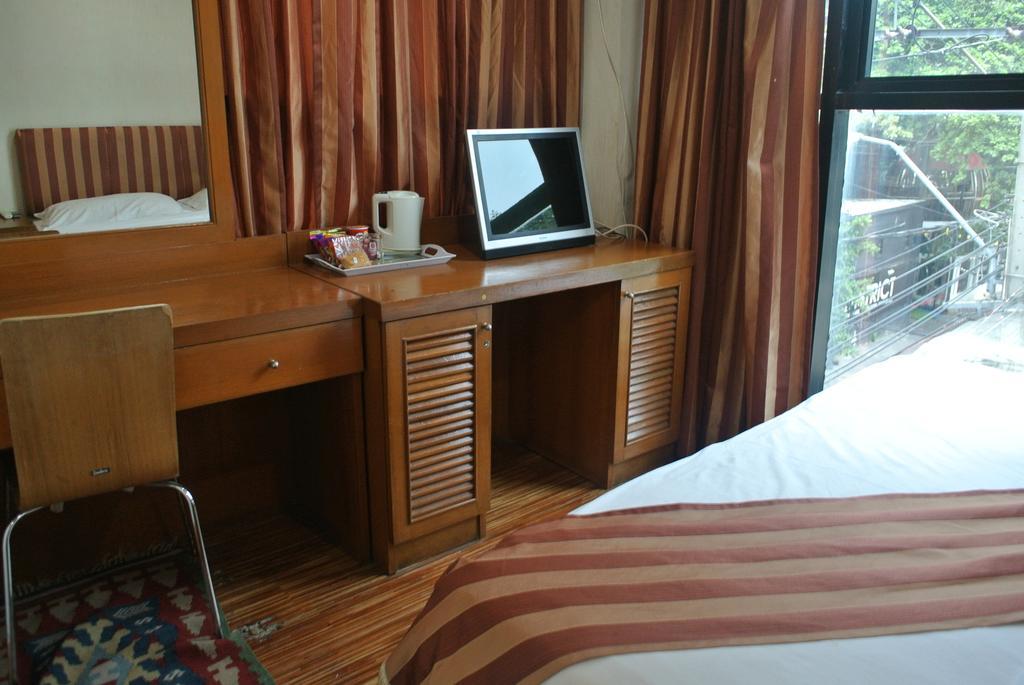 Sun City Hotel Bangkok Luaran gambar