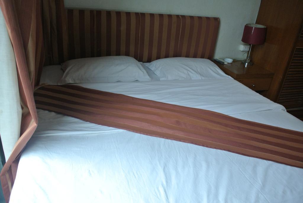 Sun City Hotel Bangkok Luaran gambar